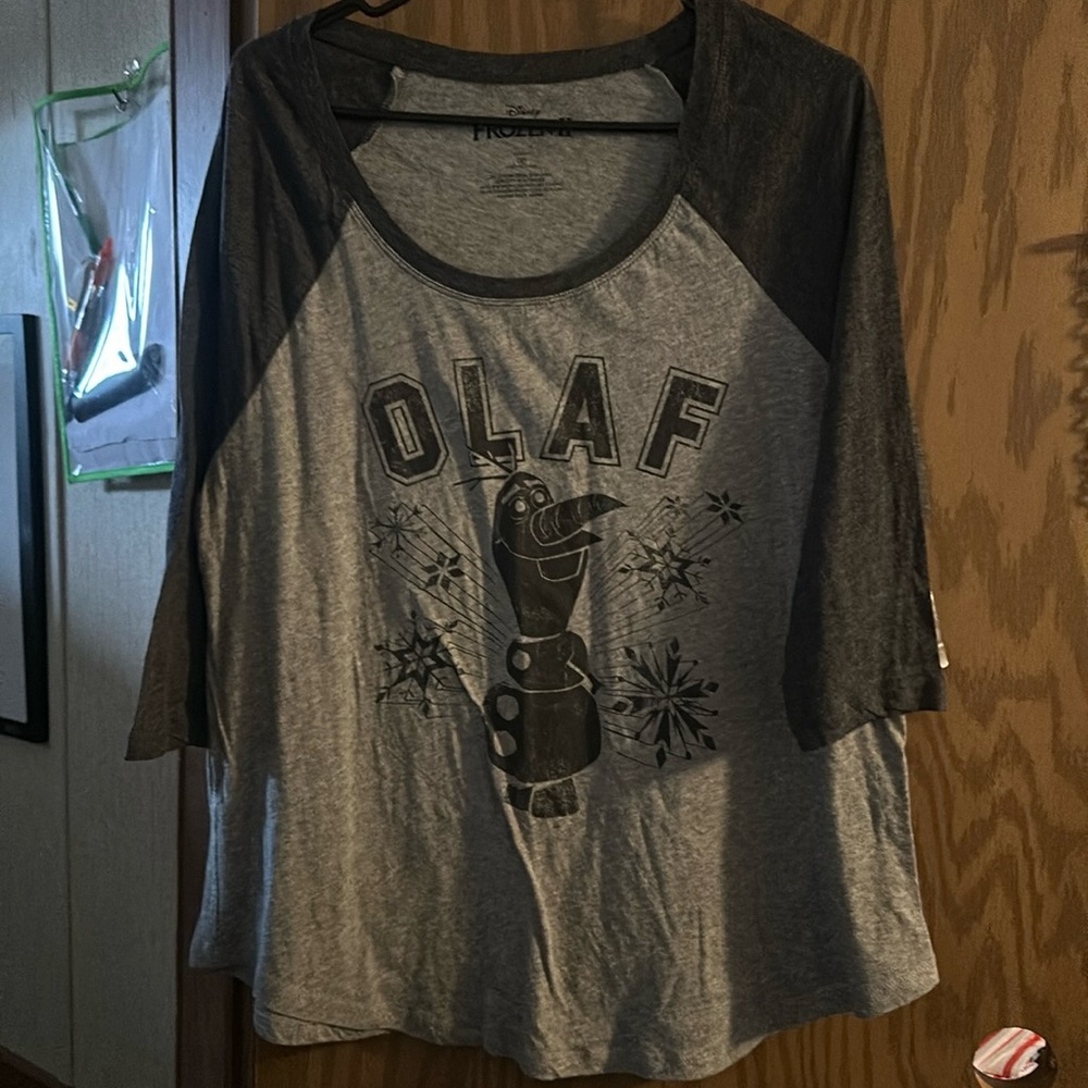 TORRID DISNEY FROZEN II OLAF RAGLAN TOP: GRAY: NEW WITH TAGS: SIZE 00 (M/L)